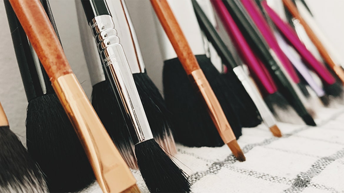 Viasun cosmetics brushes on display, WordPress theme by Bu Templines